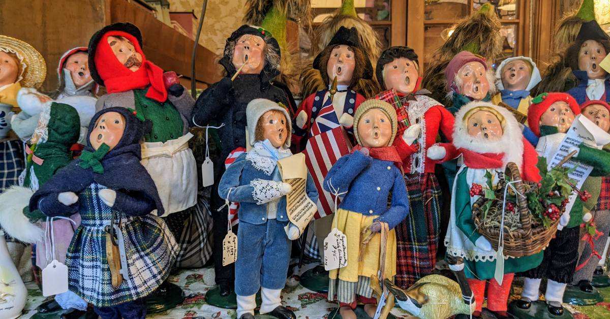 caroling figurines