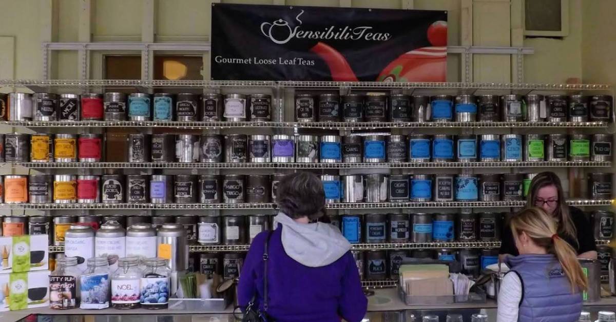 people shopping for gourmet teas