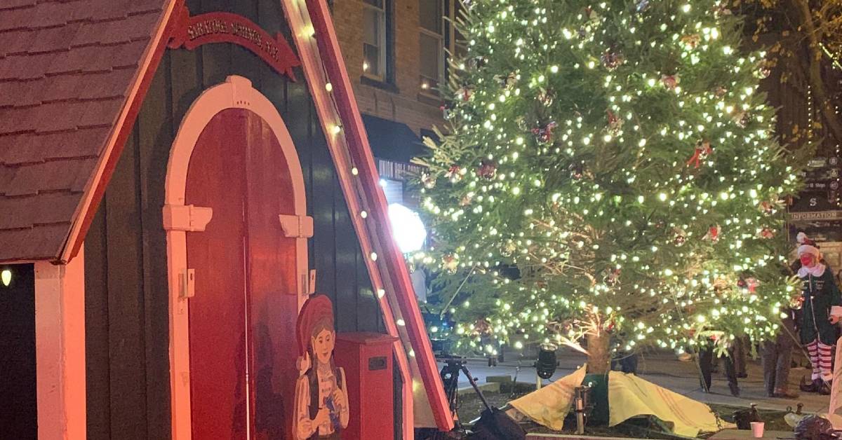 santa's cottage in saratoga next to christmas tree