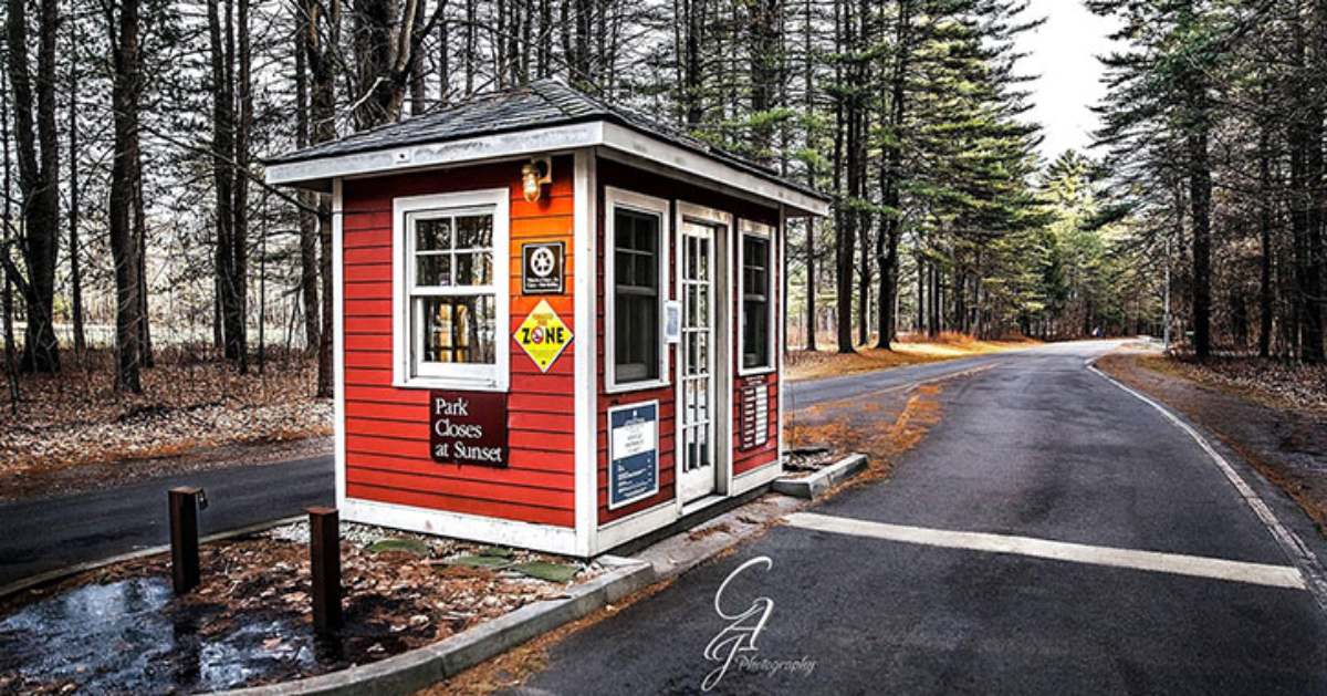 a ticket booth into saratoga spa state park