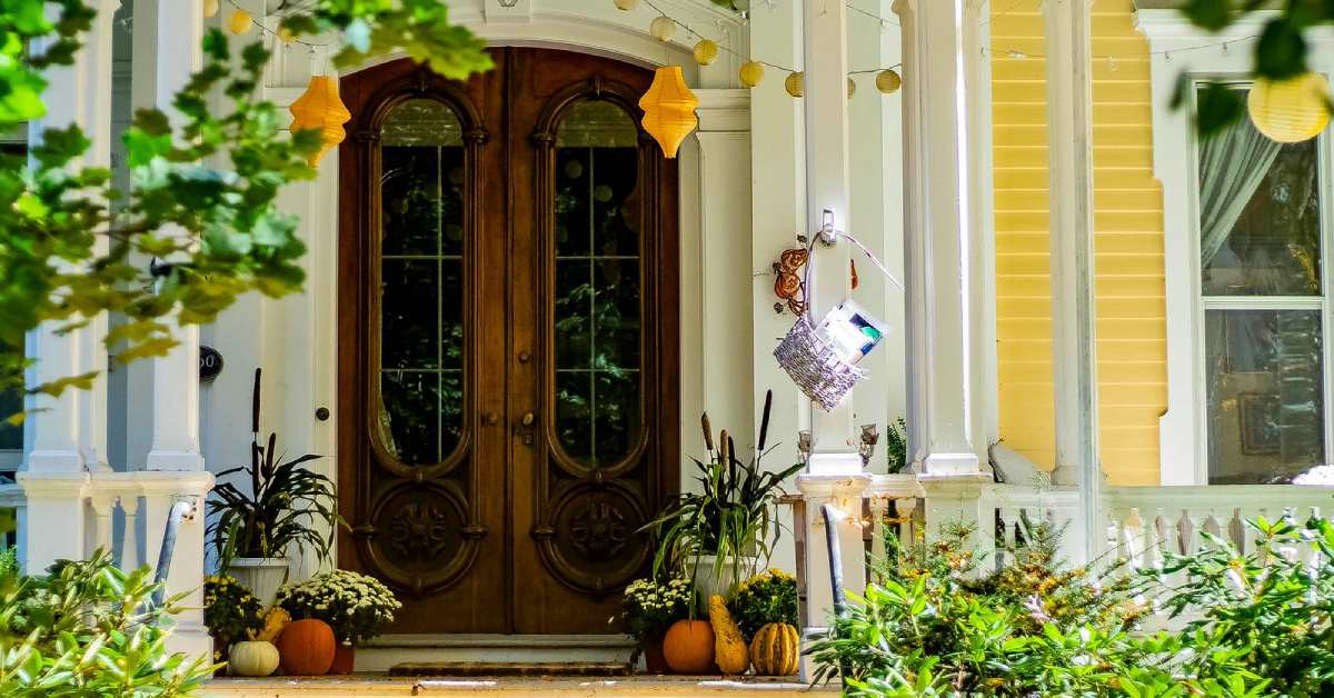 front door of a house on beekman street