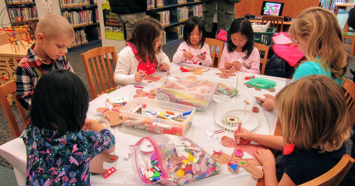kids doing crafts at the library