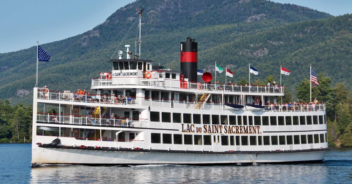 The Lac du Saint Sacrement sailing on Lake Geroge