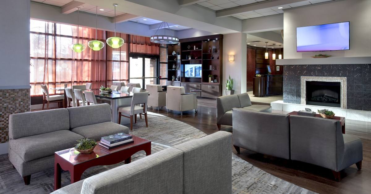 lounge and lobby area at albany marriott
