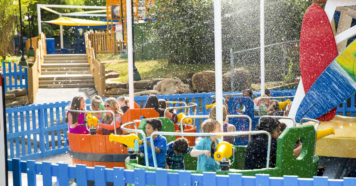 kids playing in the waterpark at great escape