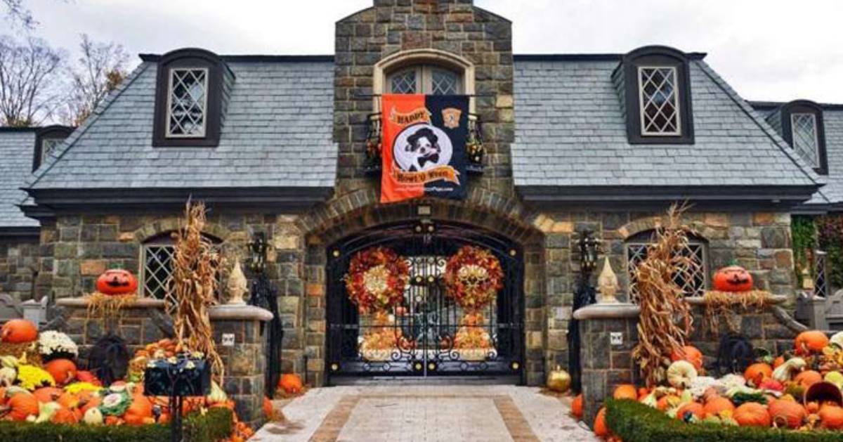 halloween decorated home