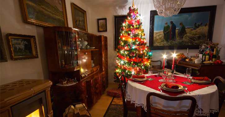 christmas formal dining room