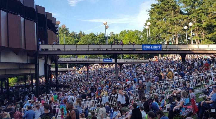 a large crowd at spac