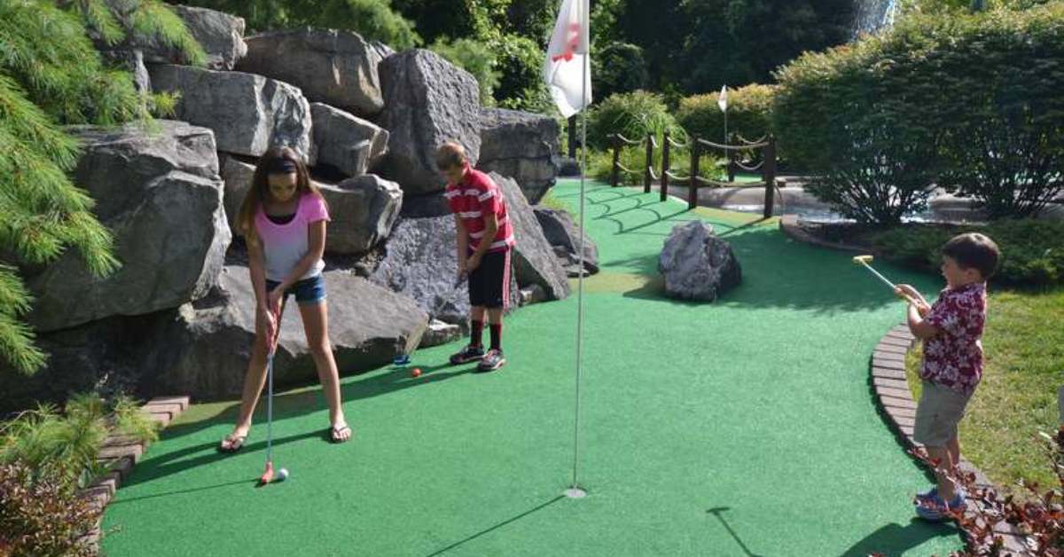 kids playing mini golf