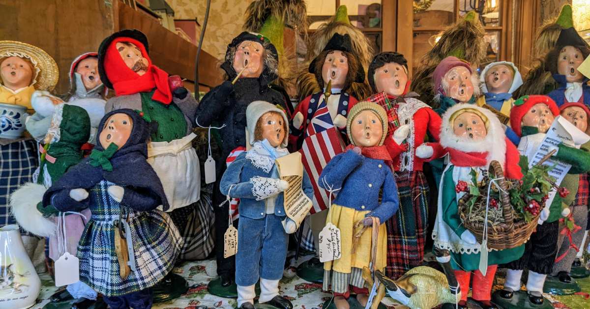 caroling dolls