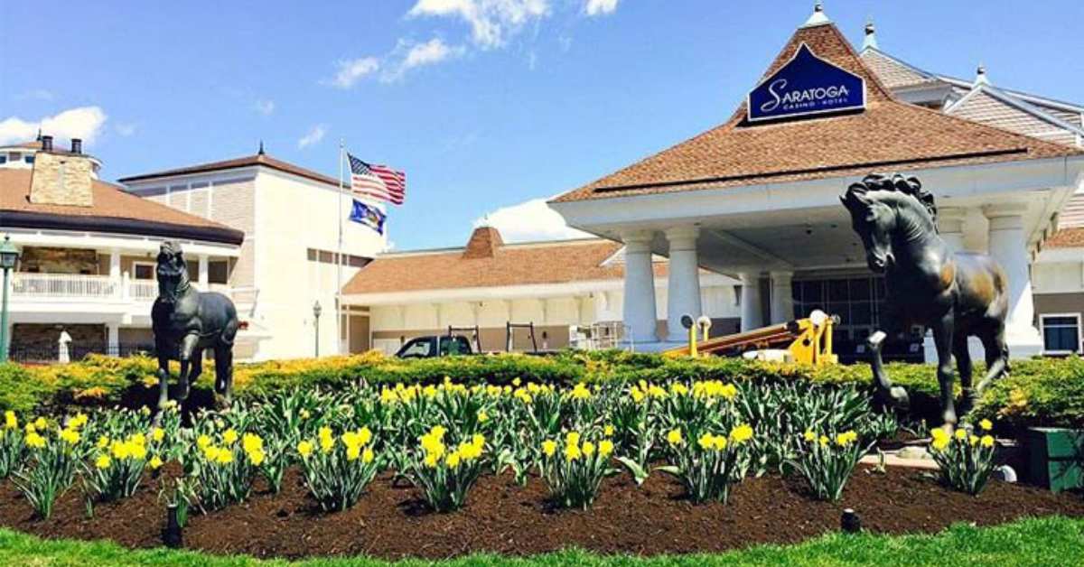 exterior of saratoga casino hotel