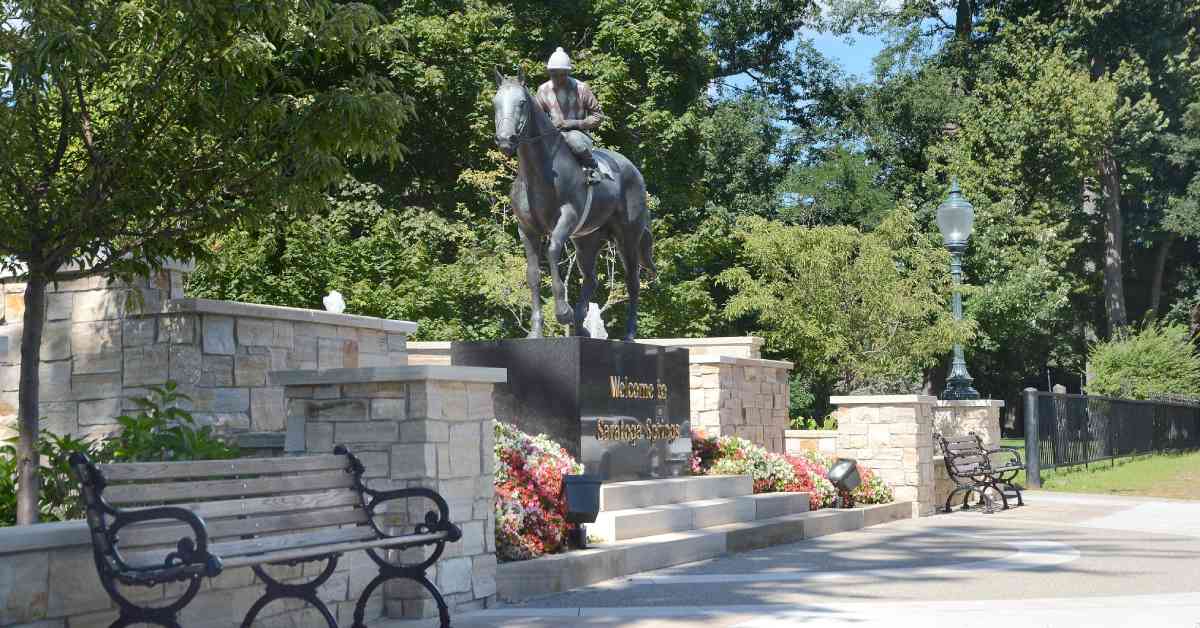 saratoga springs horse racing statue
