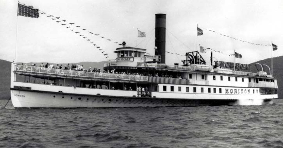 the second horicon steamboat on the water