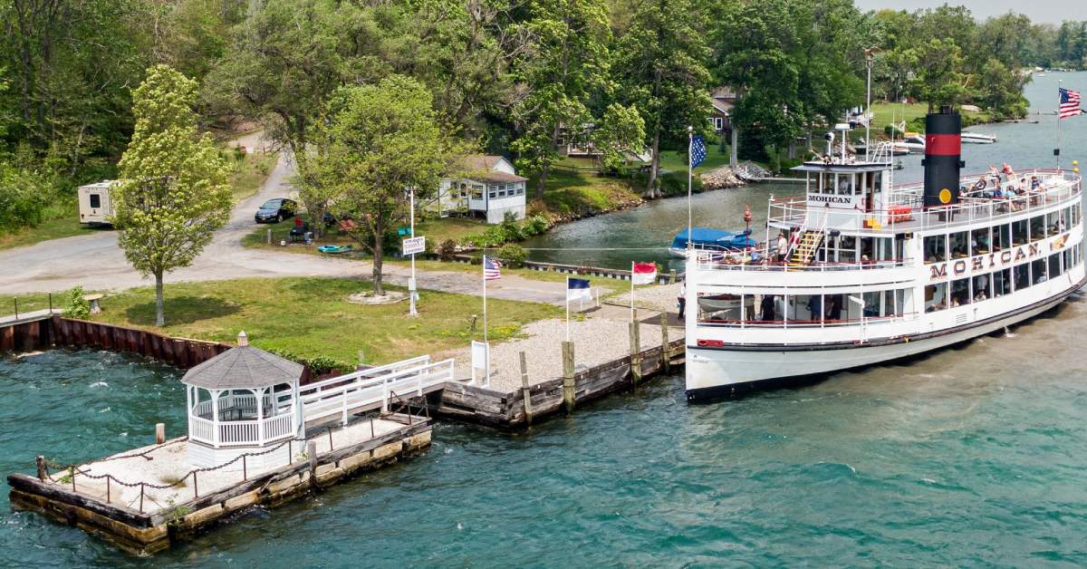 mohican cruise ship pulling up at bolton landing dock