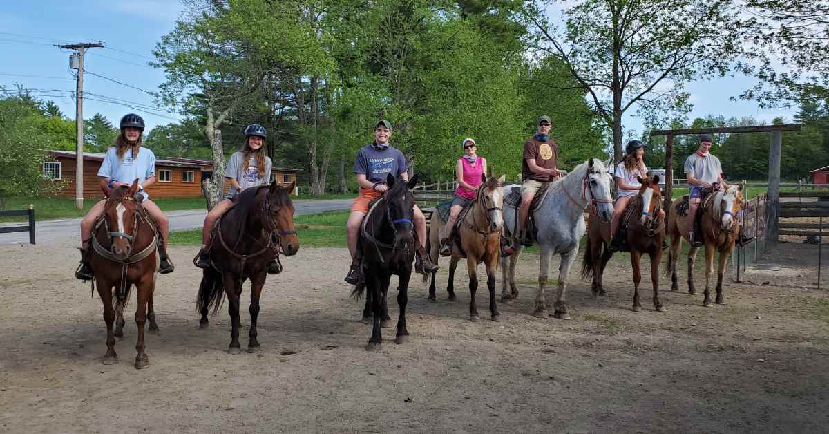 group of people lined up on horses