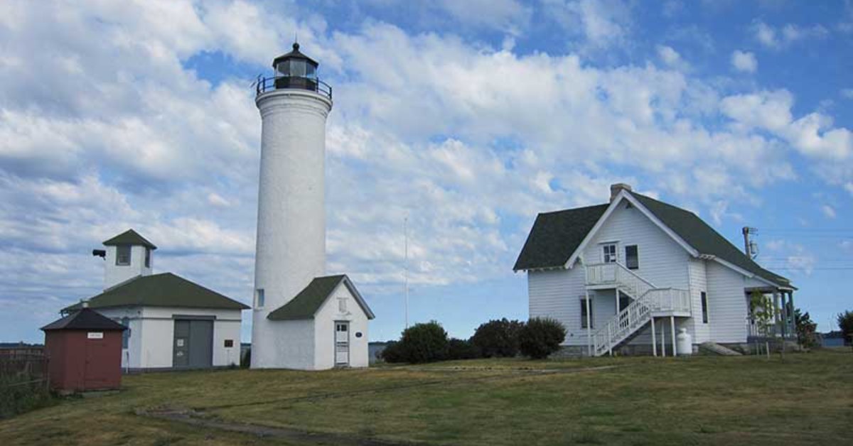 white house and lighthouse