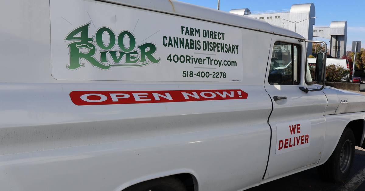 400 river delivery truck