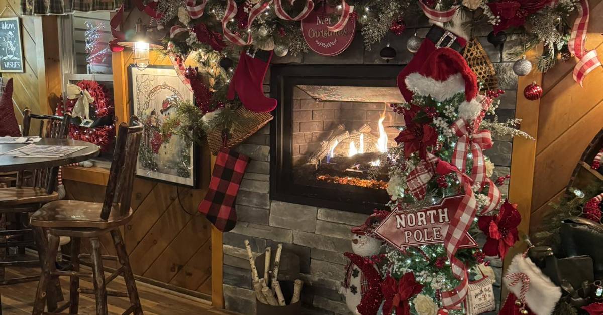 docksider restaurant lake george decorated for christmas