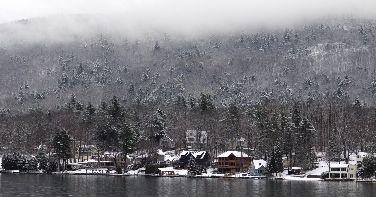 lake george winter scene, lodging near lake