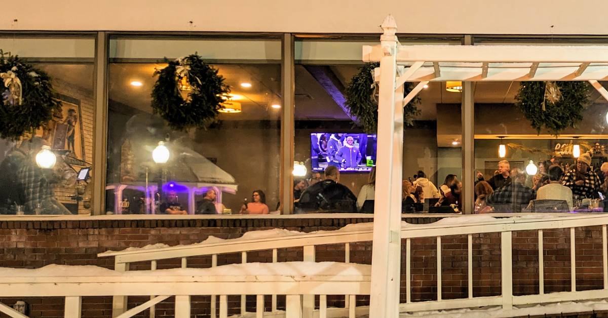 looking inside the Lakeside Restaurant and Bar from the outside