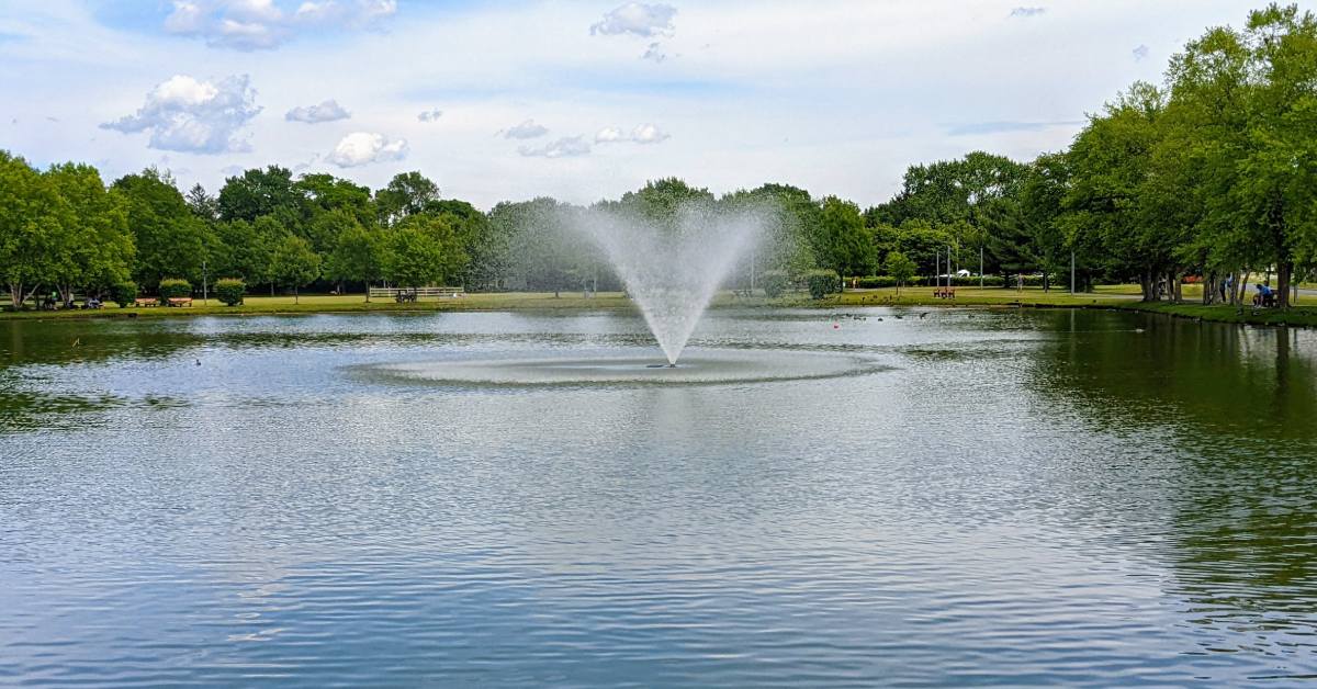 fountain at crossings of colonie