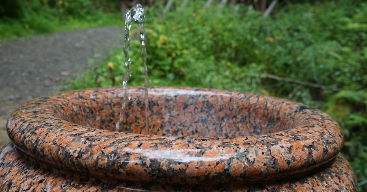 closeup of saratoga mineral spring