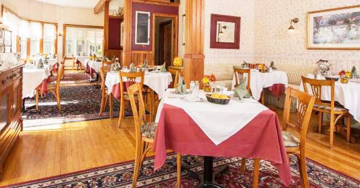 dining room with tables, chairs, and red table cloth