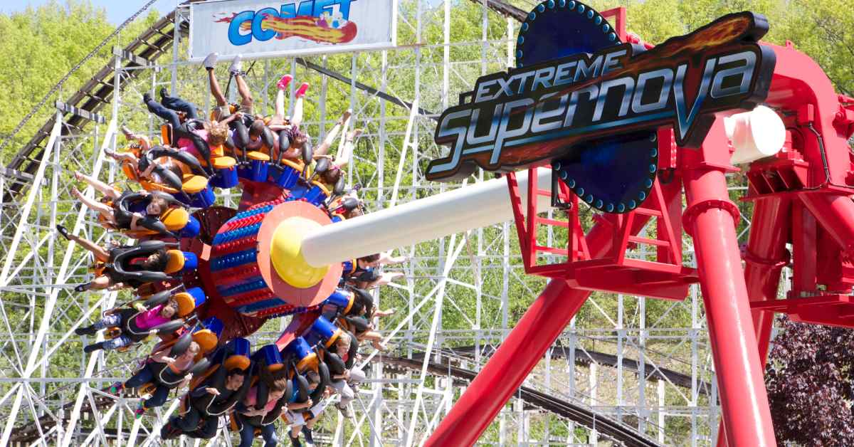 people riding the extreme supernova at six flags great escape