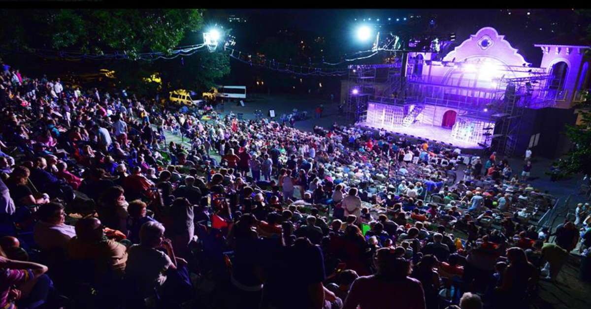 large crowd at outdoor amphitheater