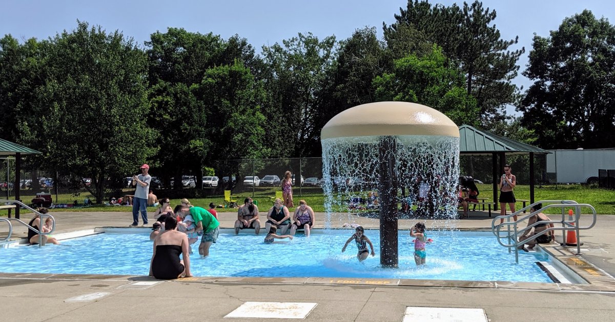 splash area and pool for kids at saratoga spa state park