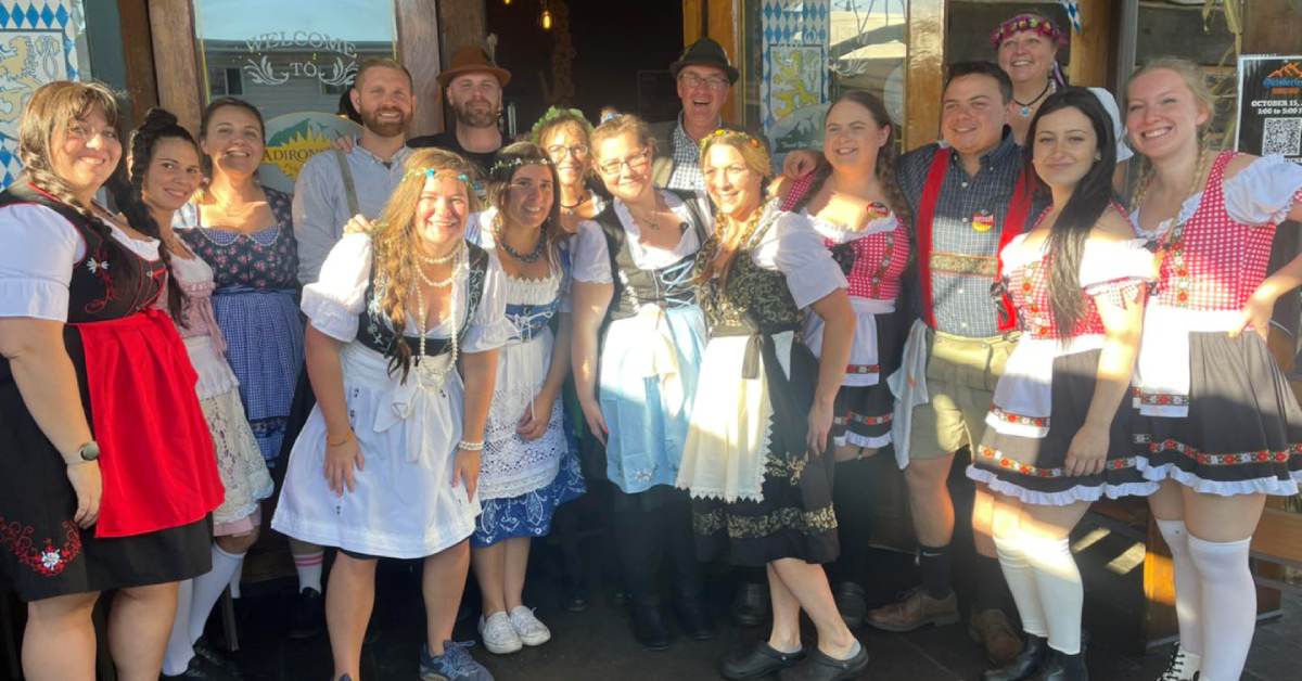 crowd poses at oktoberfest