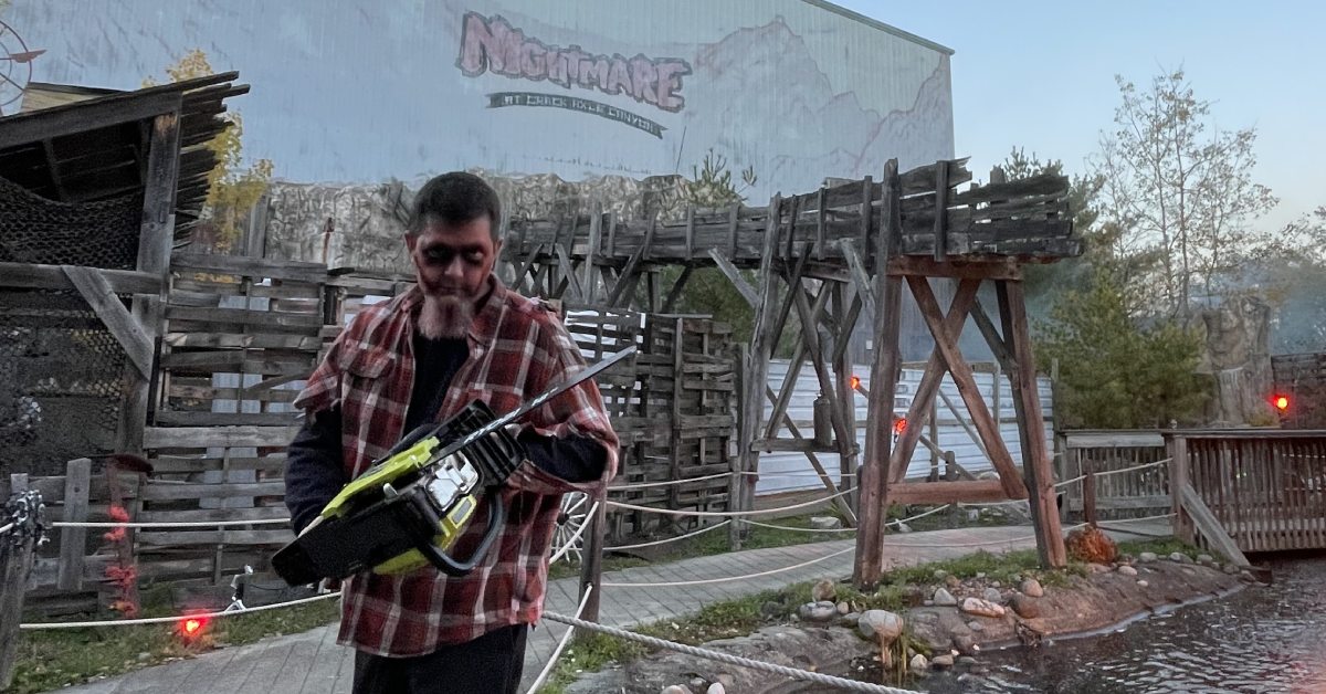 fright fest man with chainsaw at great escape