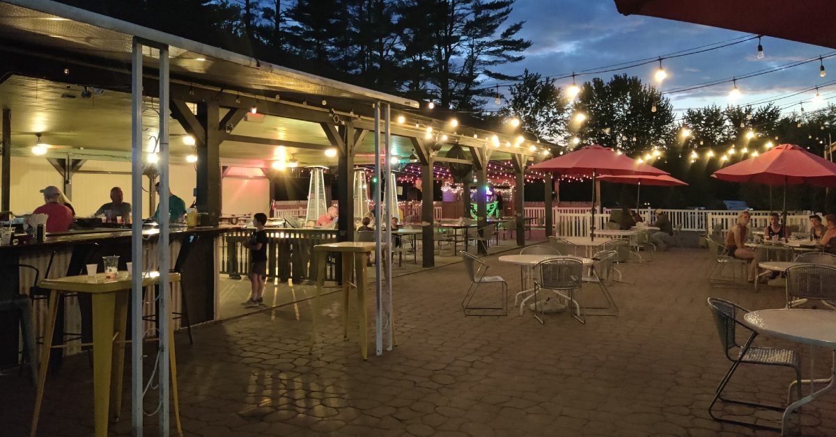 patio and bar at lake george escape's the getaway restaurant