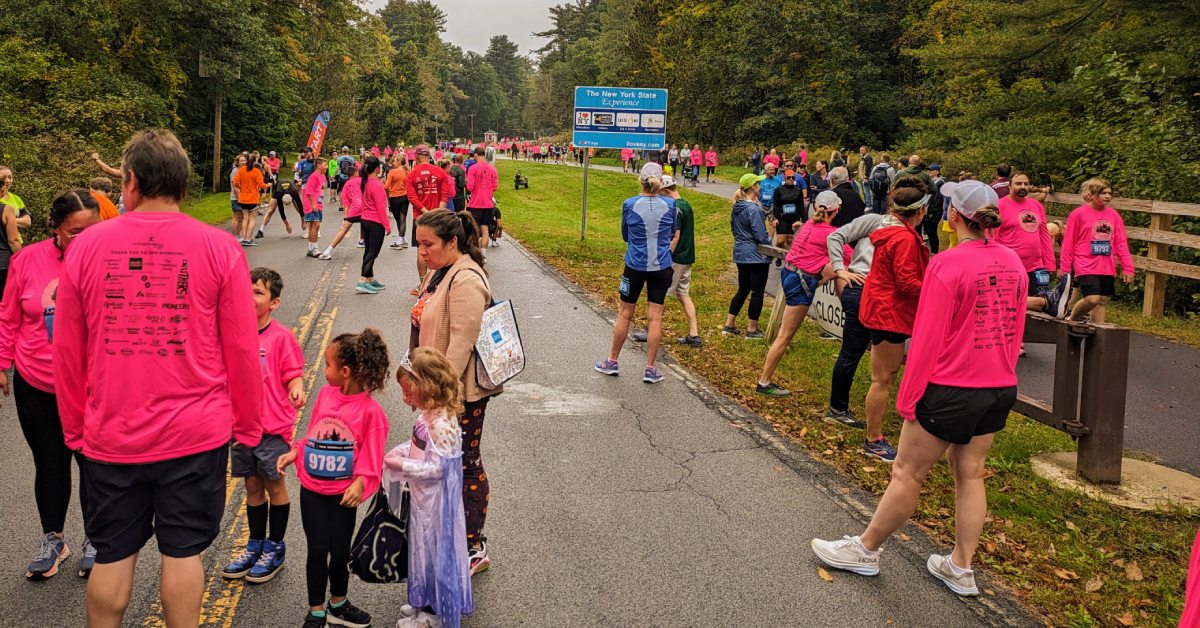 crowd ready to run for pumpkin challenge 5k in saratoga