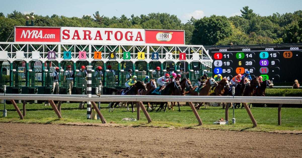 horses racing at saratoga race course