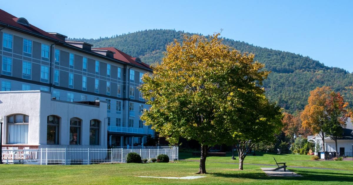 fort william henry hotel in the fall