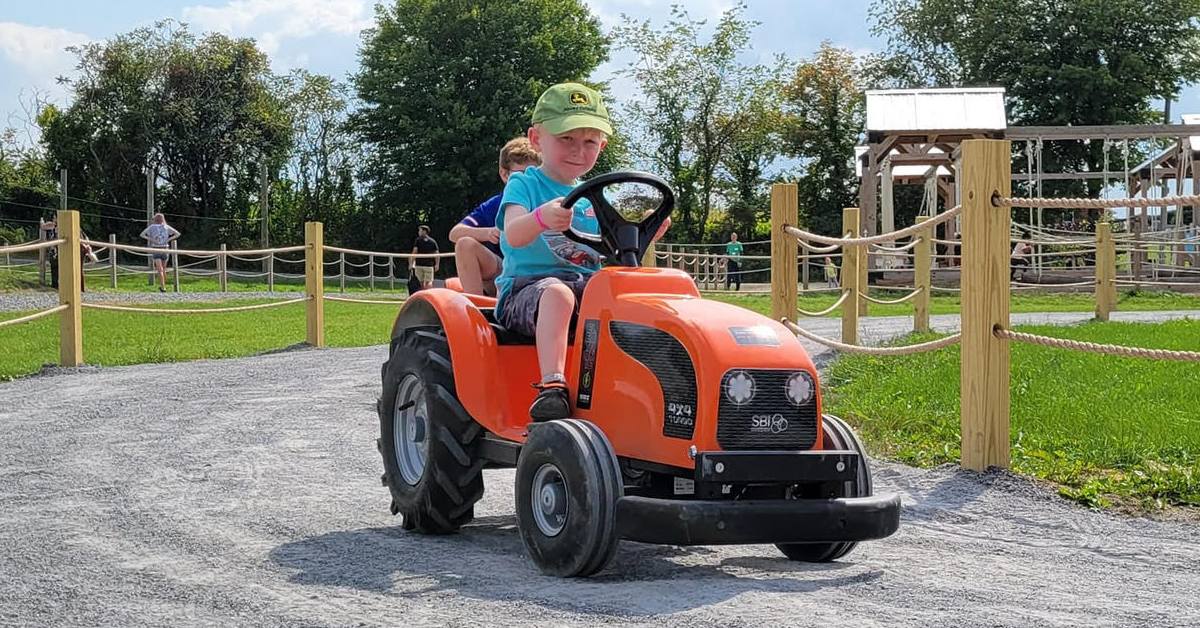 kids on play tractor