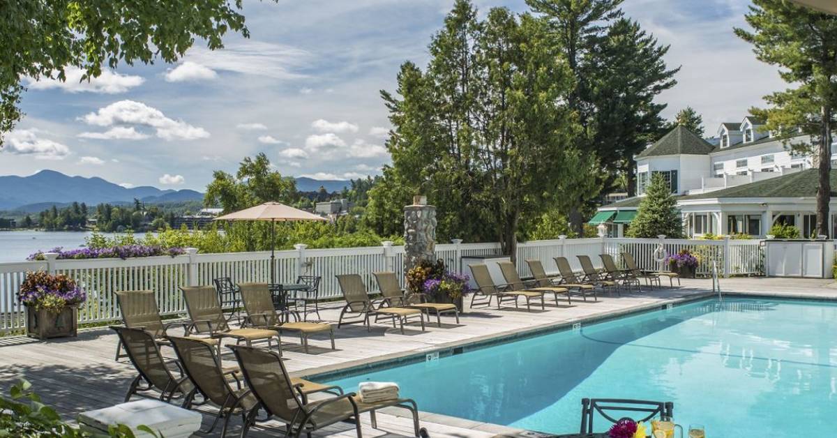 outdoor pool area at mirror lake inn