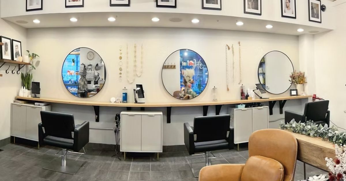 empty & clean hair salon