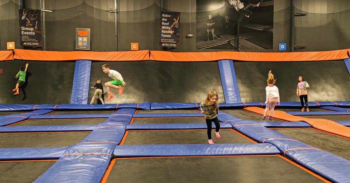 kids jumping at skyzone queensbury