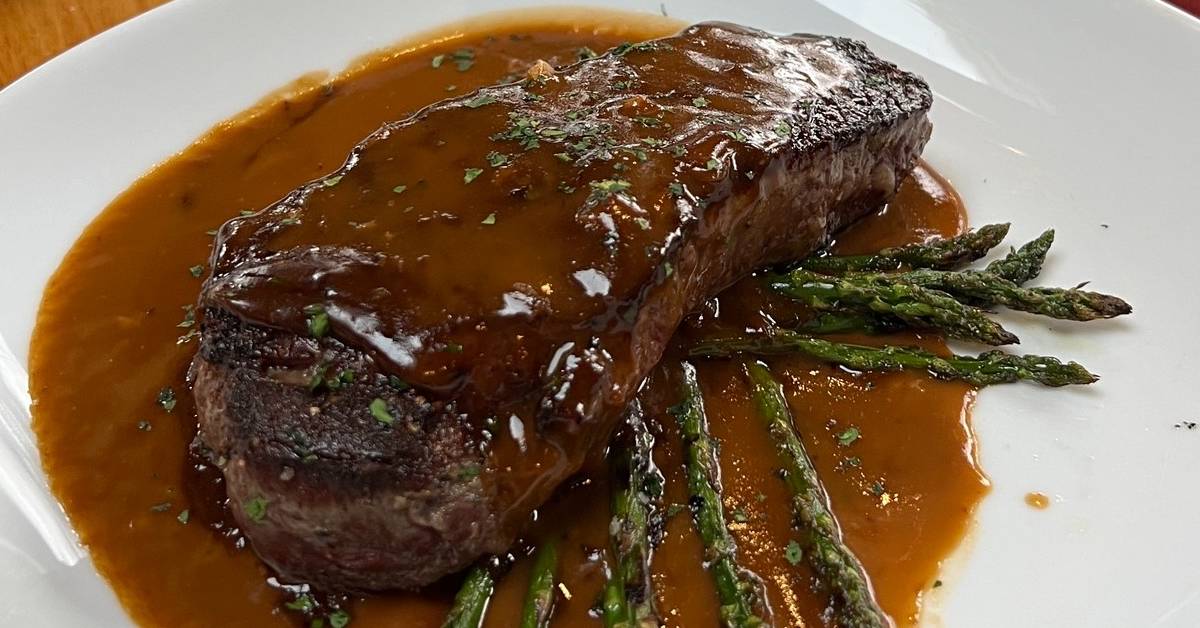 steak and asparagus