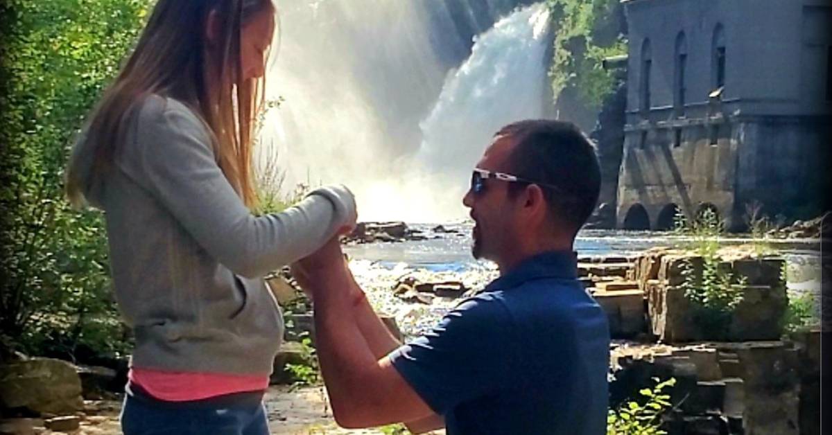 guy proposing to girl at ausable chasm