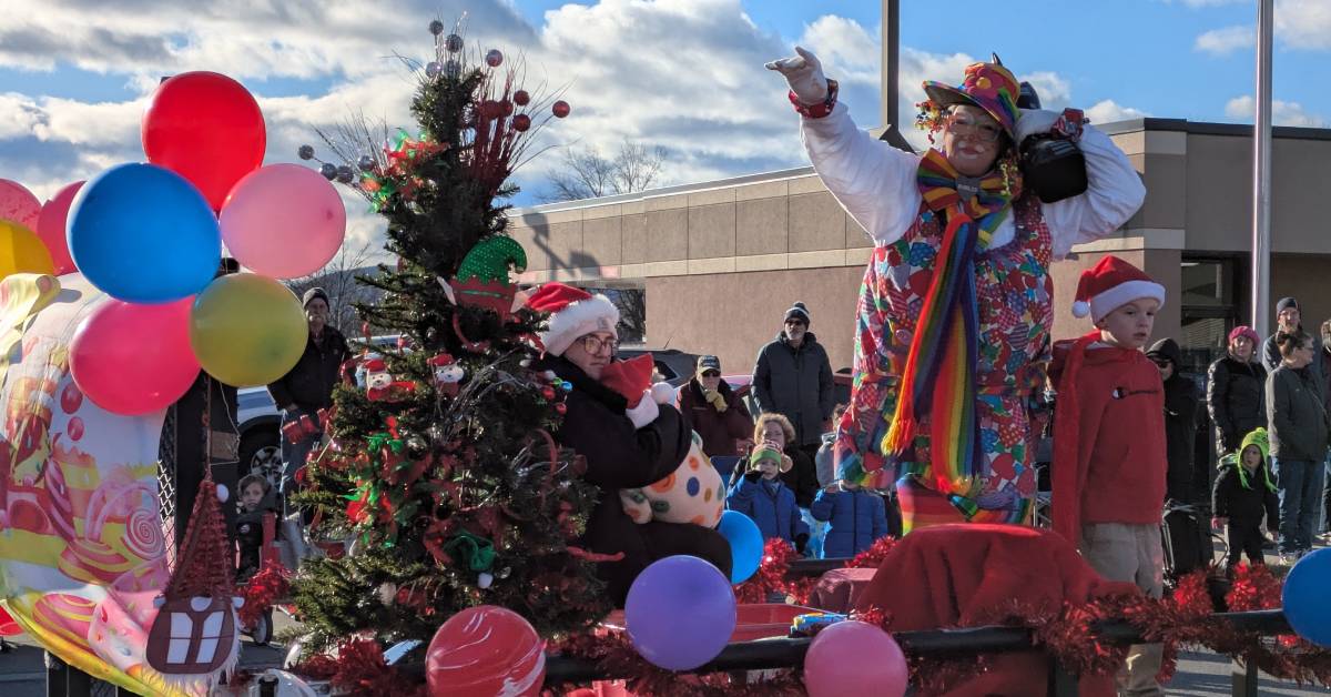clown in south glens falls holiday parade