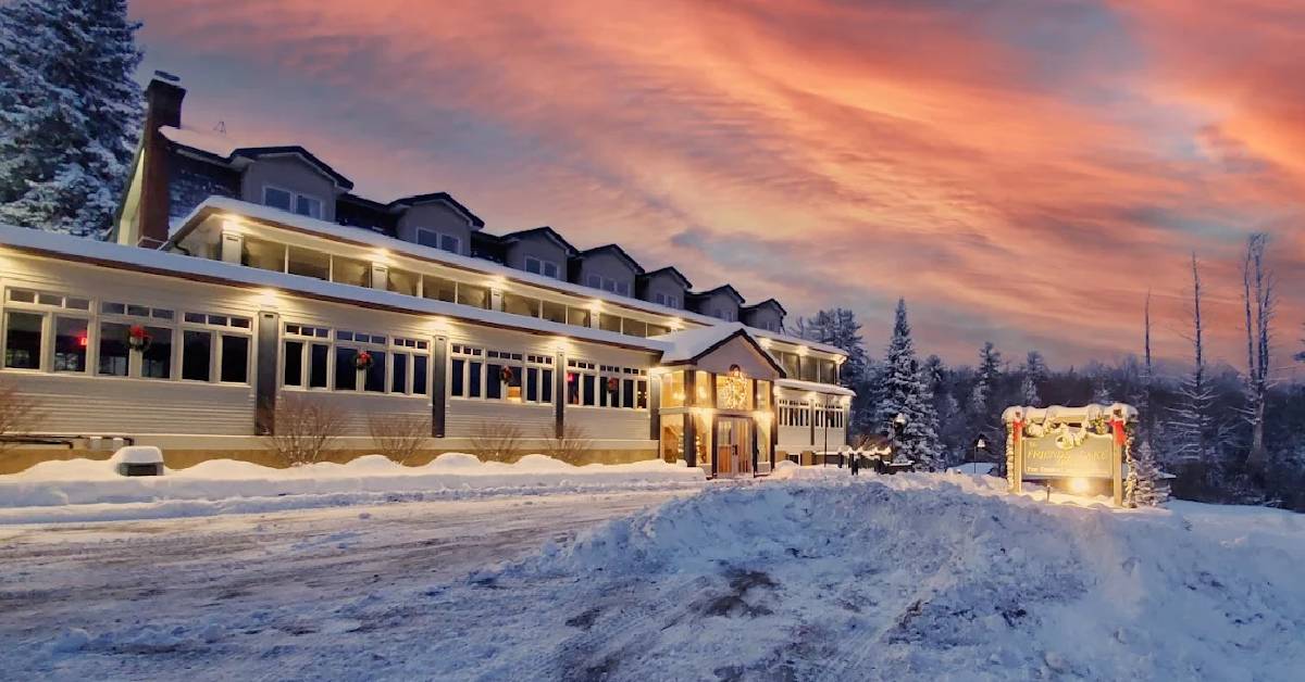 exterior of Friends Lake Inn
