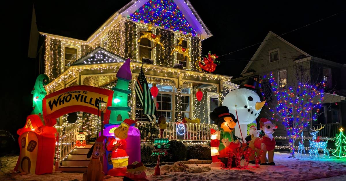 house decorated for who-ville