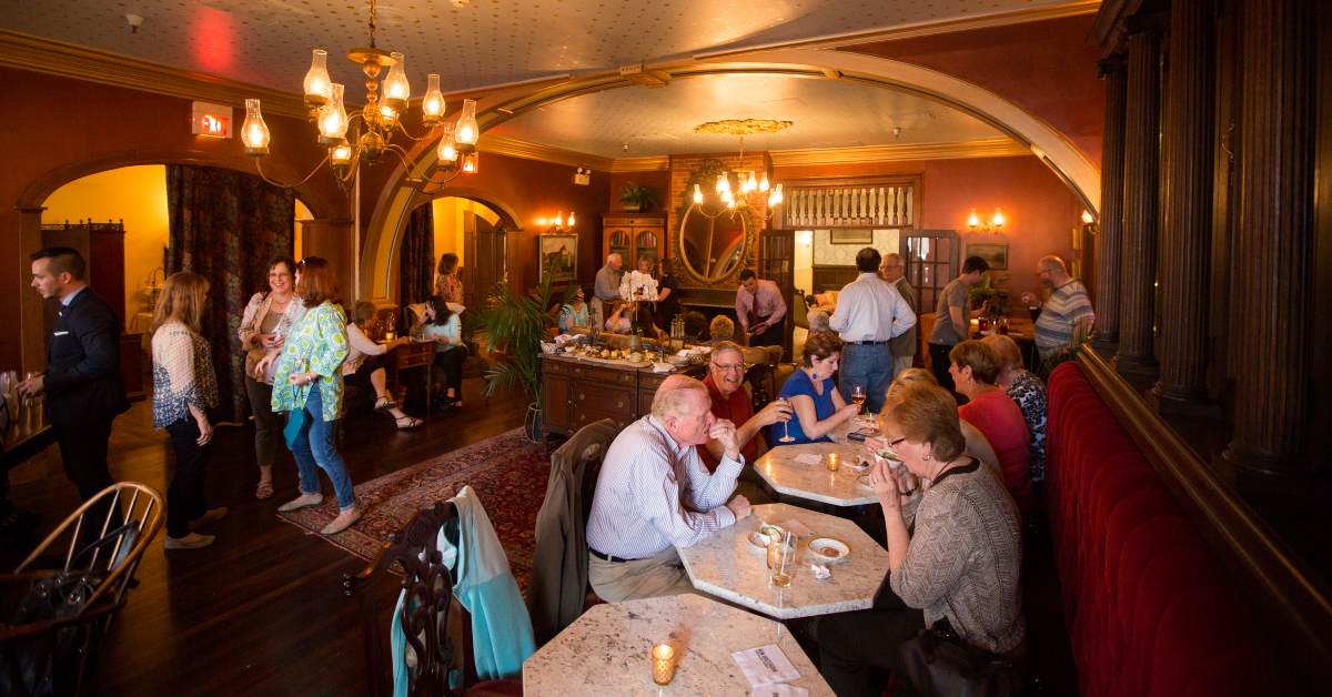 The Inn at Saratoga dining area