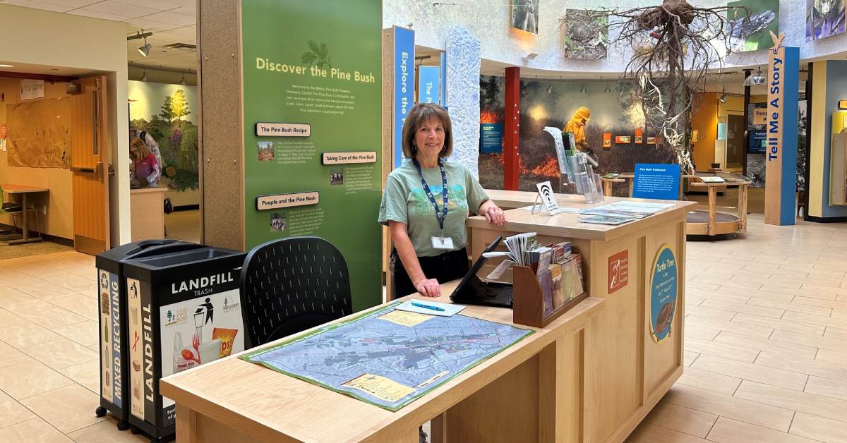 woman at front desk of discovery nature center