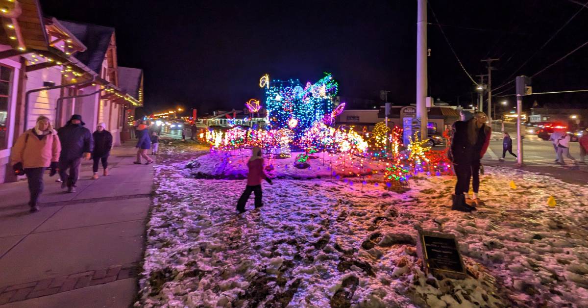 holiday lights at lake george visitors center