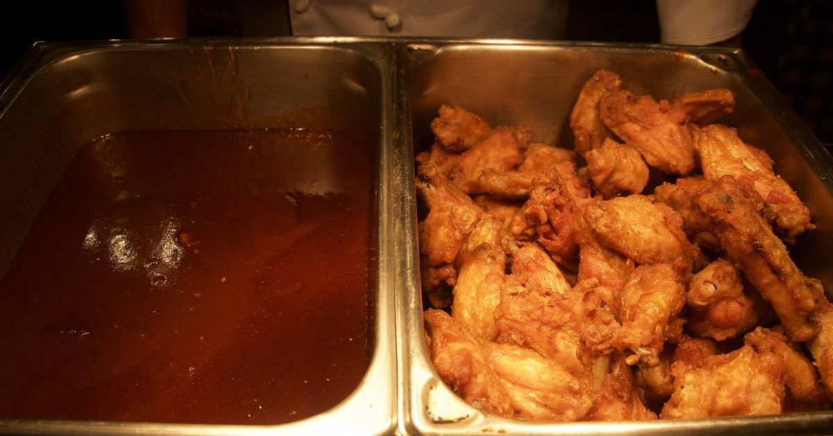 chicken wings and sauce
