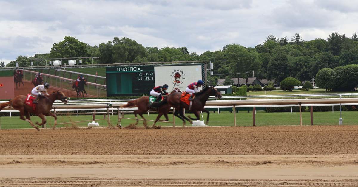 horses racing down a dirt track